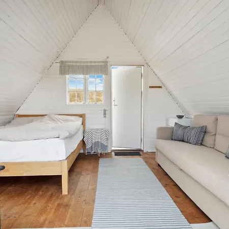 3 Bedroom Awesome In Holiday home *