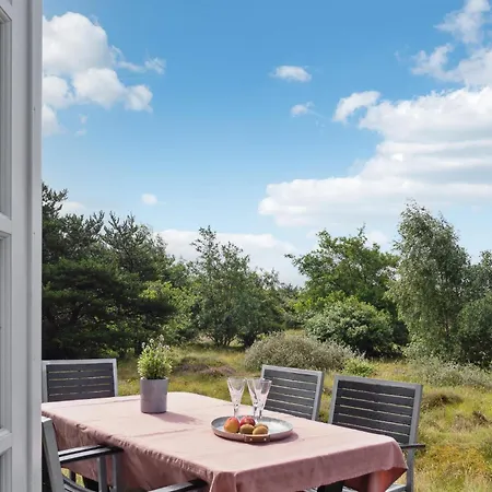 3 Bedroom Awesome In Holiday home *